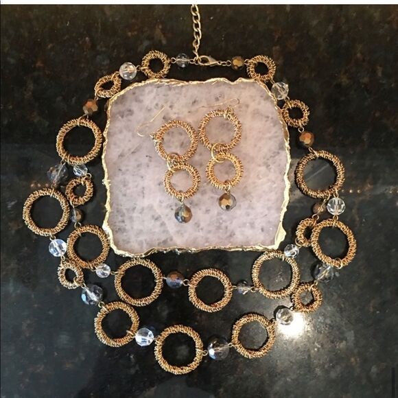 GORGEOUS GOLDEN Circle Necklace! - Picture 10 of 14